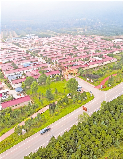     依托六盤山國家森林公園、老龍?zhí)毒皡^(qū)等生態(tài)資源，涇源縣大力發(fā)展農(nóng)家樂，帶動村民增收致富。